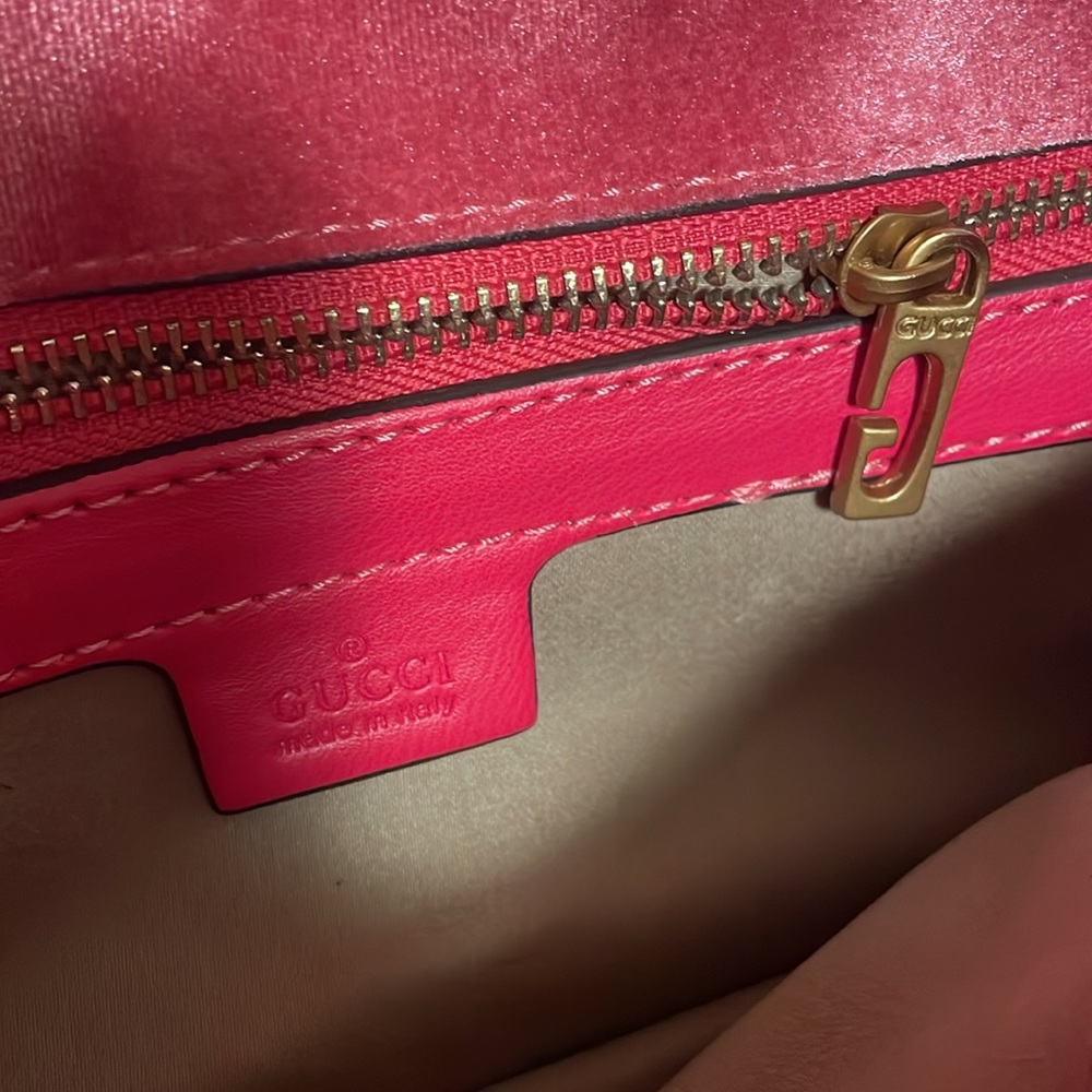 GUCCI
Velvet Matelasse GG Marmont Shoulder Bag Light Raspberry Rose
NWOT - Picture 11 of 17